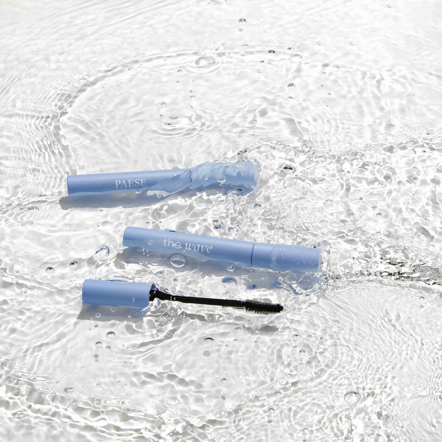 PAESE Cosmetics The Wave Long-Lasting Mascara, with the innovative easy to apply, brush instantly elongates lashes.