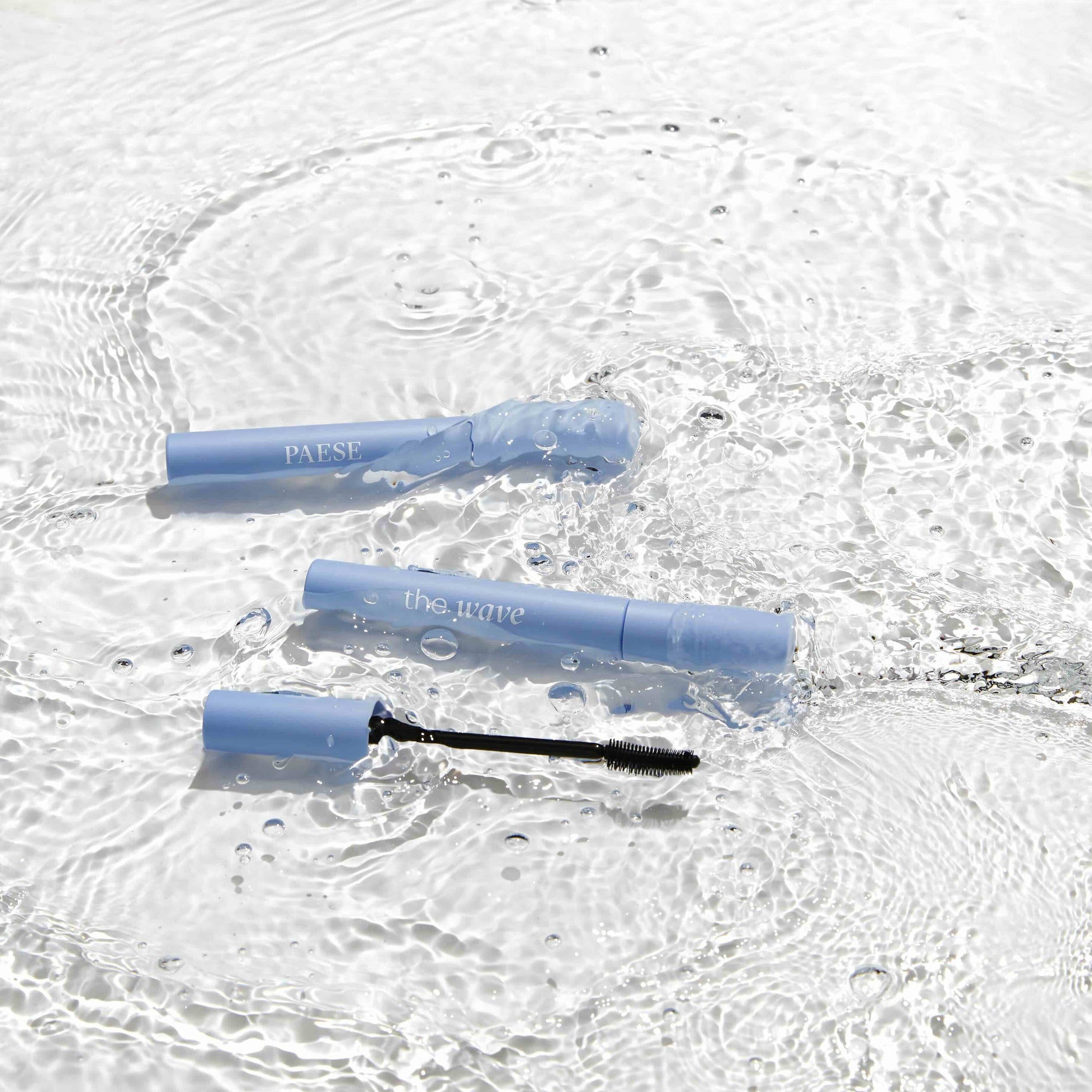 PAESE Cosmetics The Wave Long-Lasting Mascara, with the innovative easy to apply, brush instantly elongates lashes.