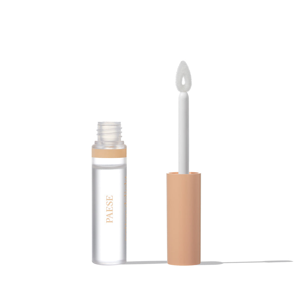 PAESE Cotton Delight Lipgloss heart-shaped applicator allows the lipgloss to be precisely applied without leaving an unpleasant sticky feeling.